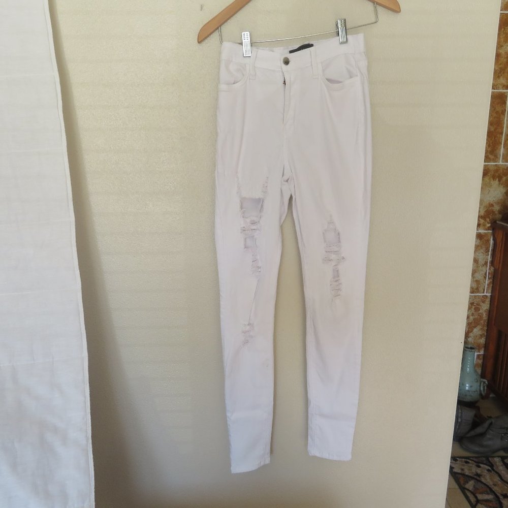 AKIRA CHICAGO Distressed WHITE JEANS